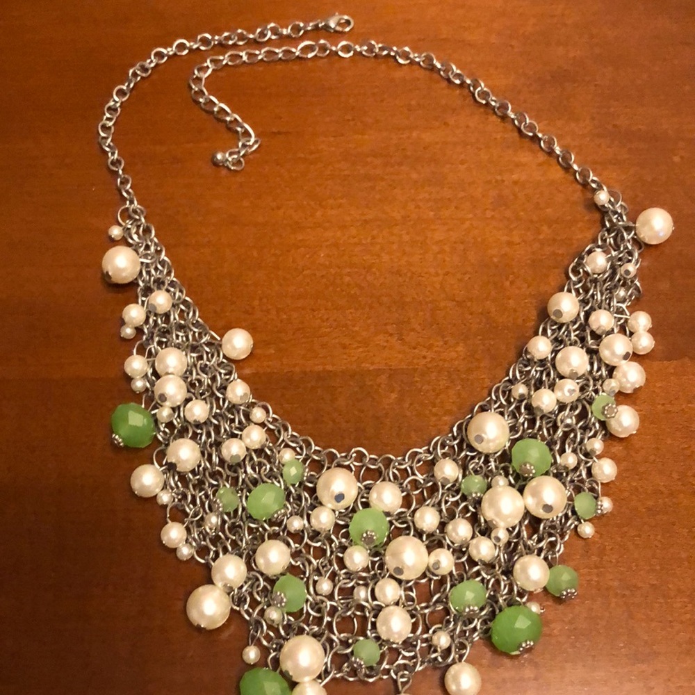 Silver, pearls and green glass necklace
